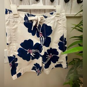 Abercrombie & Fitch Men’s Board Shorts with Bold Hawaiian Floral Design, Size XS